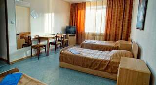Гостиница Янтарь Сургут Кровать в общем номере с 3 кроватями-1