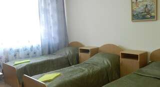 Гостиница Янтарь Сургут Кровать в общем номере с 3 кроватями-3